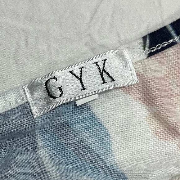 GYK Women’s multi color feather print tank top in size S - Picture 10 of 13